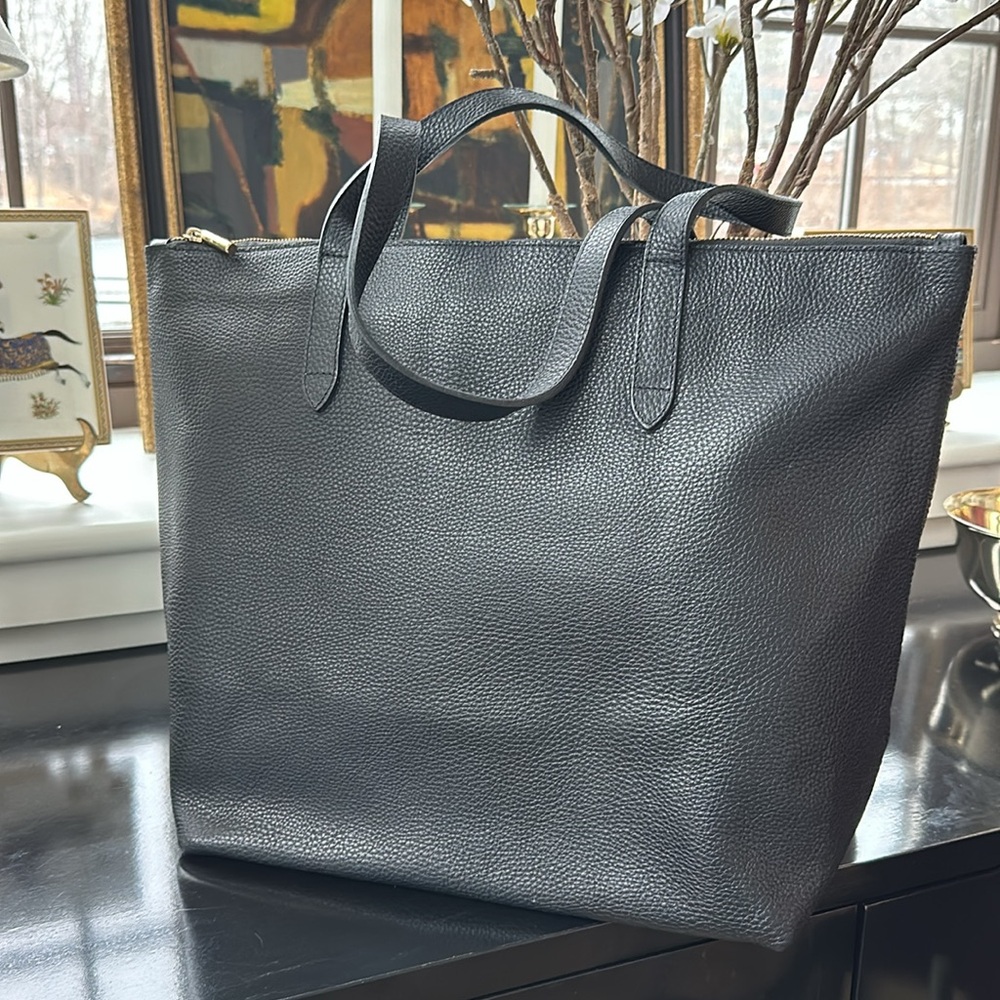 Cuyana Classic Leather Tote Black